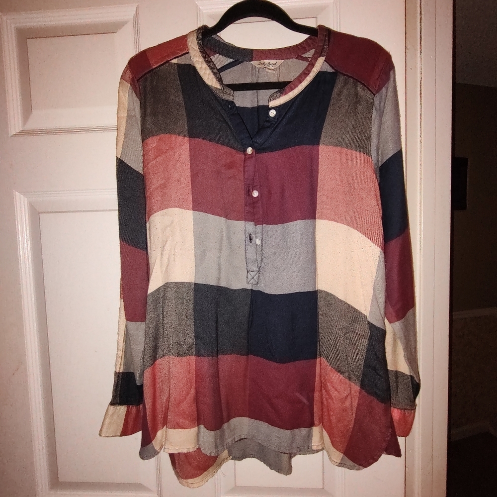Women's button up flannel like shirt